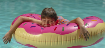 Crianças na piscina: entenda por que é essencial ter cuidados específicos