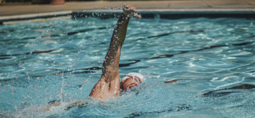 4 dicas para aliar eficiência e economia no tratamento da sua piscina